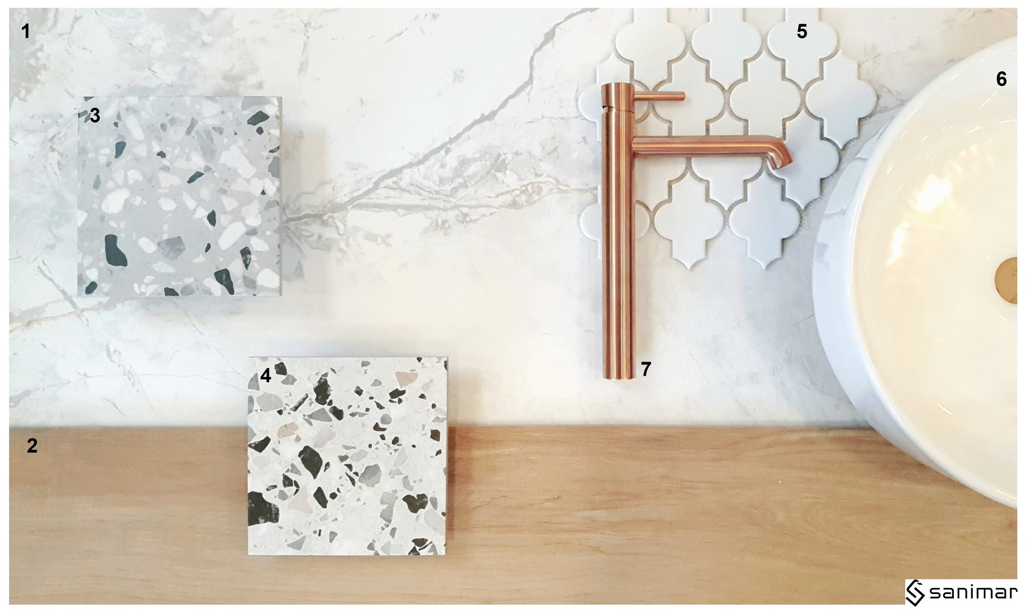 Moodboard z Bydgoszczy prezentujący propozycje aranżacji łazienki: płytki terazzo, białe płytki marokańskie, umywalka nablatowa i bateria w kolorze miedzi.