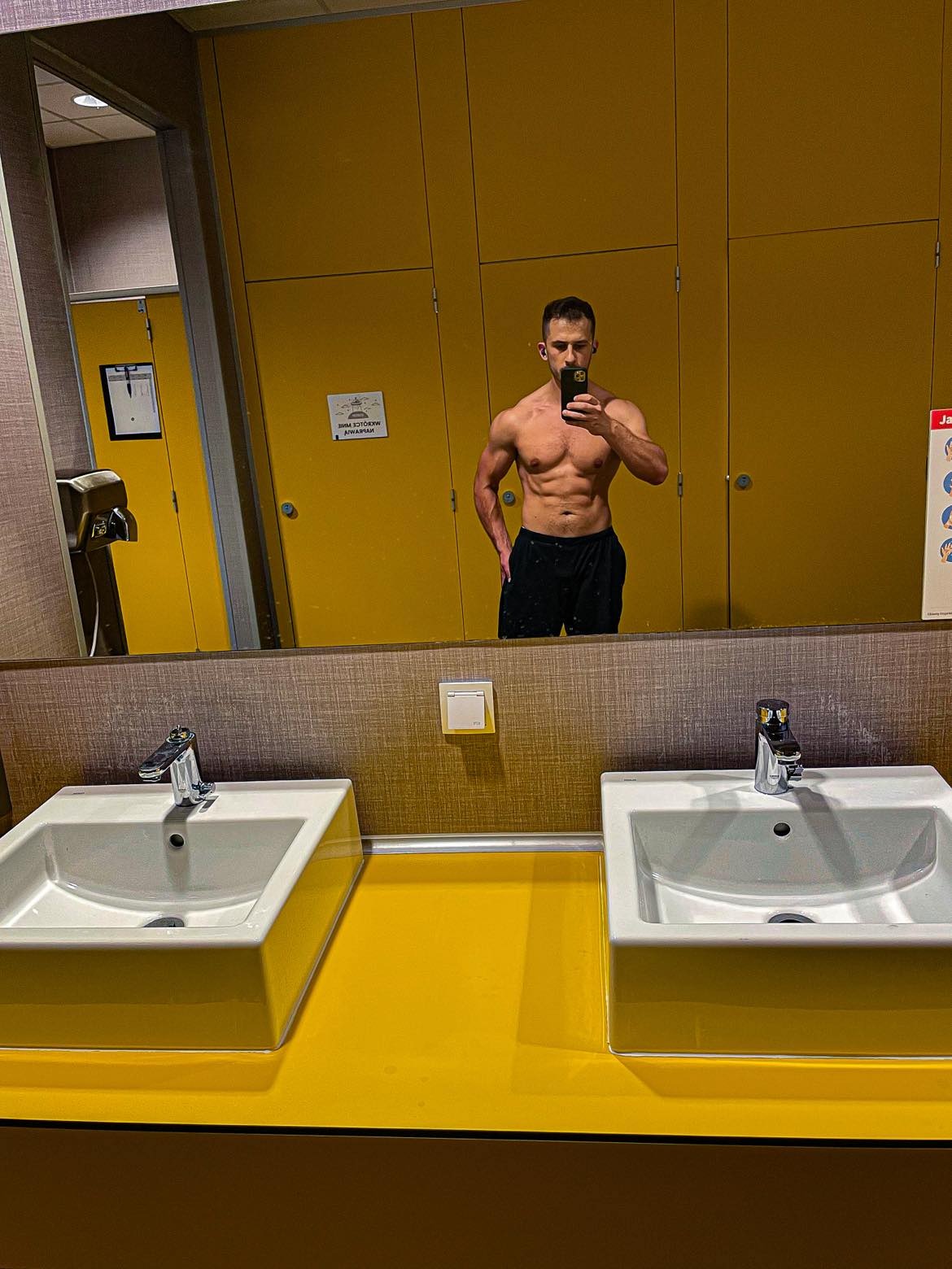 Być może chcesz zrzucić kilka kg i pozbyć się tkanki tłuszczowej? Zapraszam do kontaktu :)