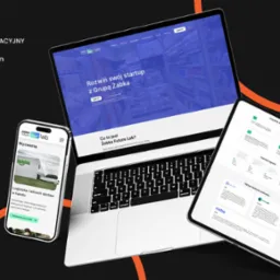 Ekran laptopa, tabletu i smartfona wyświetlające stronę internetową Żabka Future Lab z różnymi sekcjami, w tym logotypem, opisem programu akceleracyjnego i wyzwaniami logistycznymi.