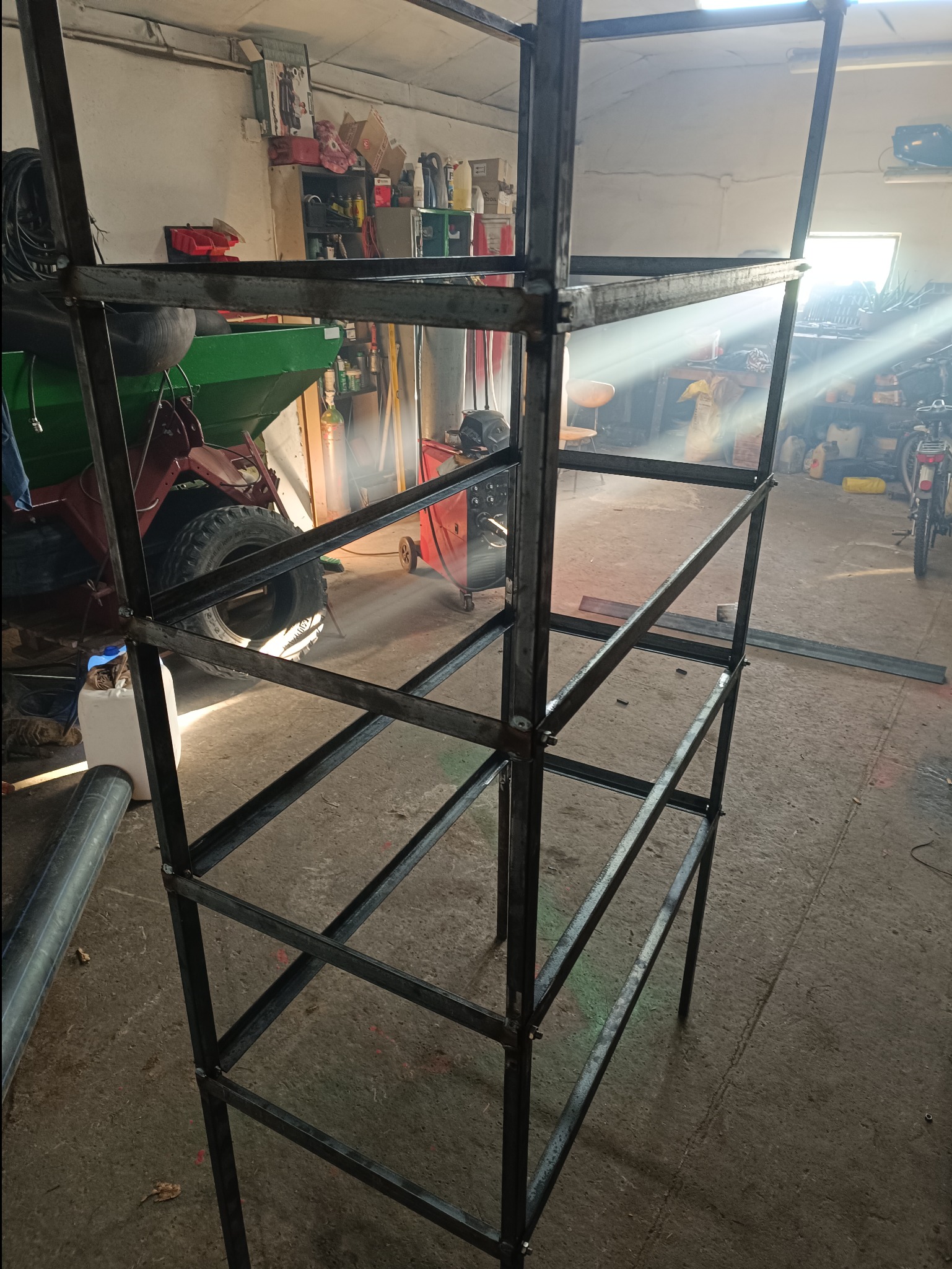 Kolejne zamówienie regał 2m/1m/32polka