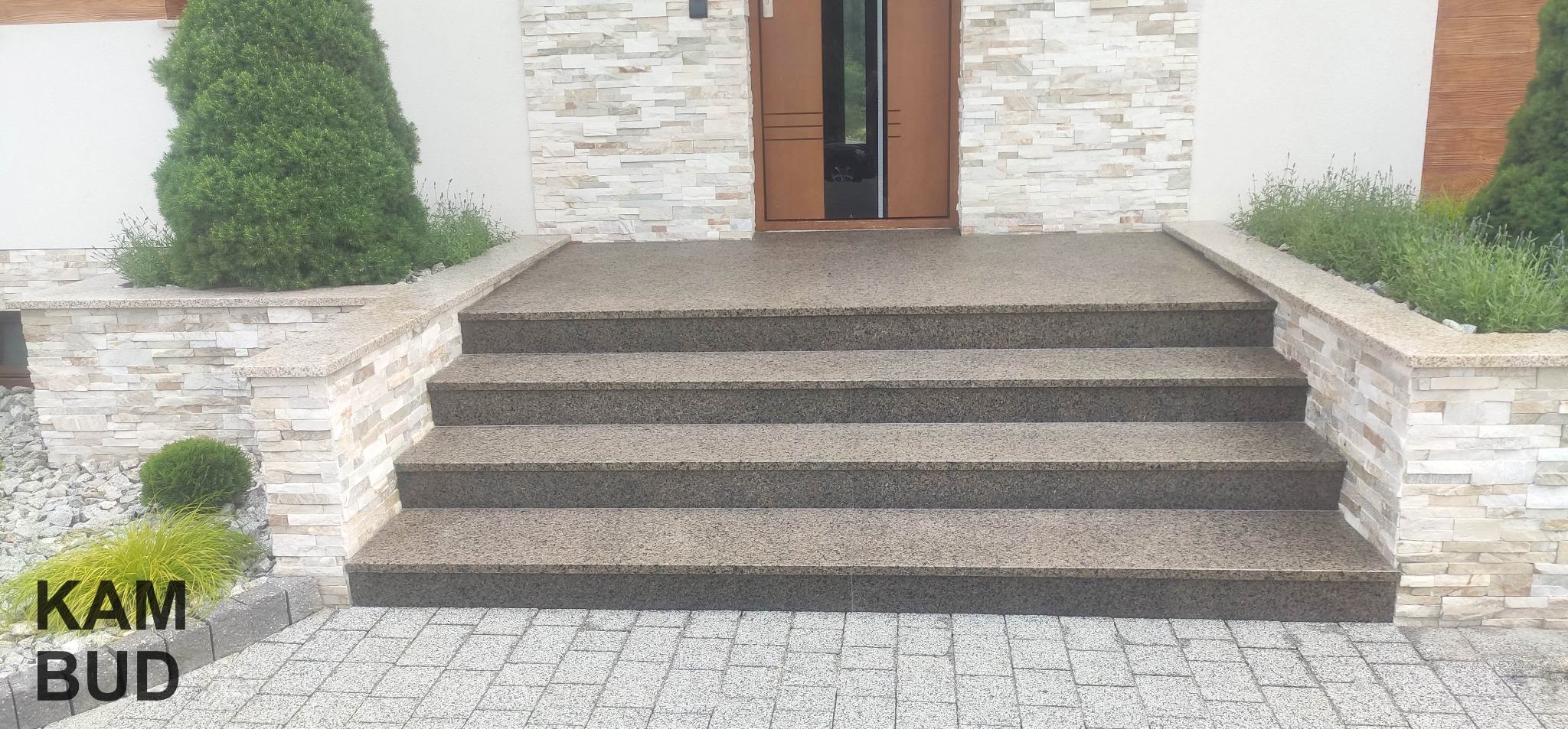 Schody zewnętrzne granitowe.