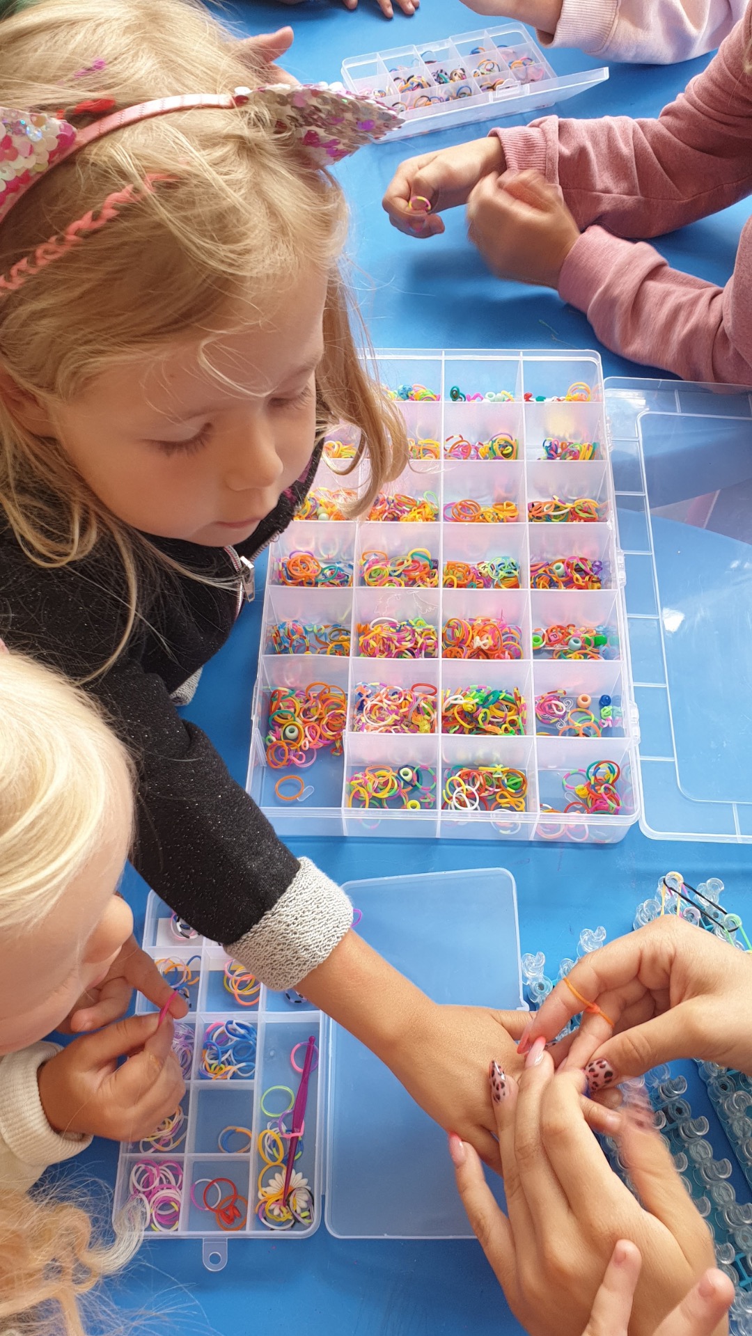 Warsztaty robienia bransoletek z gumeczek