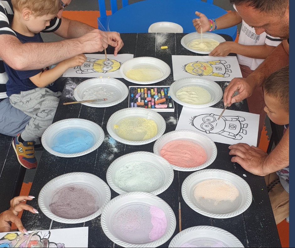 Warsztaty - malowanie kolorowym piaskiem