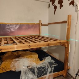 Wojtek Wojnarowski - przerabianie łóżka piętrowego