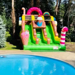 Zjeżdżalnia 7m wysokości, 4,5m szerokości i 6m głębokości. NOWOŚĆ!