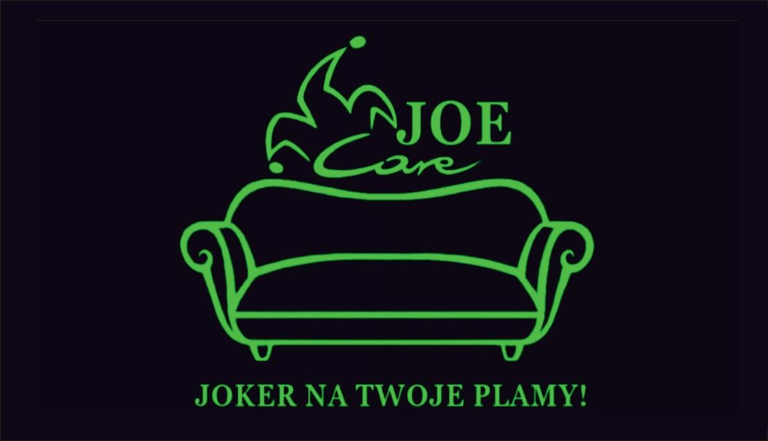 Grafika logo firmy Joe Care przedstawiająca stylizowaną kanapę i czapkę błazna w kolorze zielonym na czarnym tle z hasłem 'Joker na Twoje plamy!'