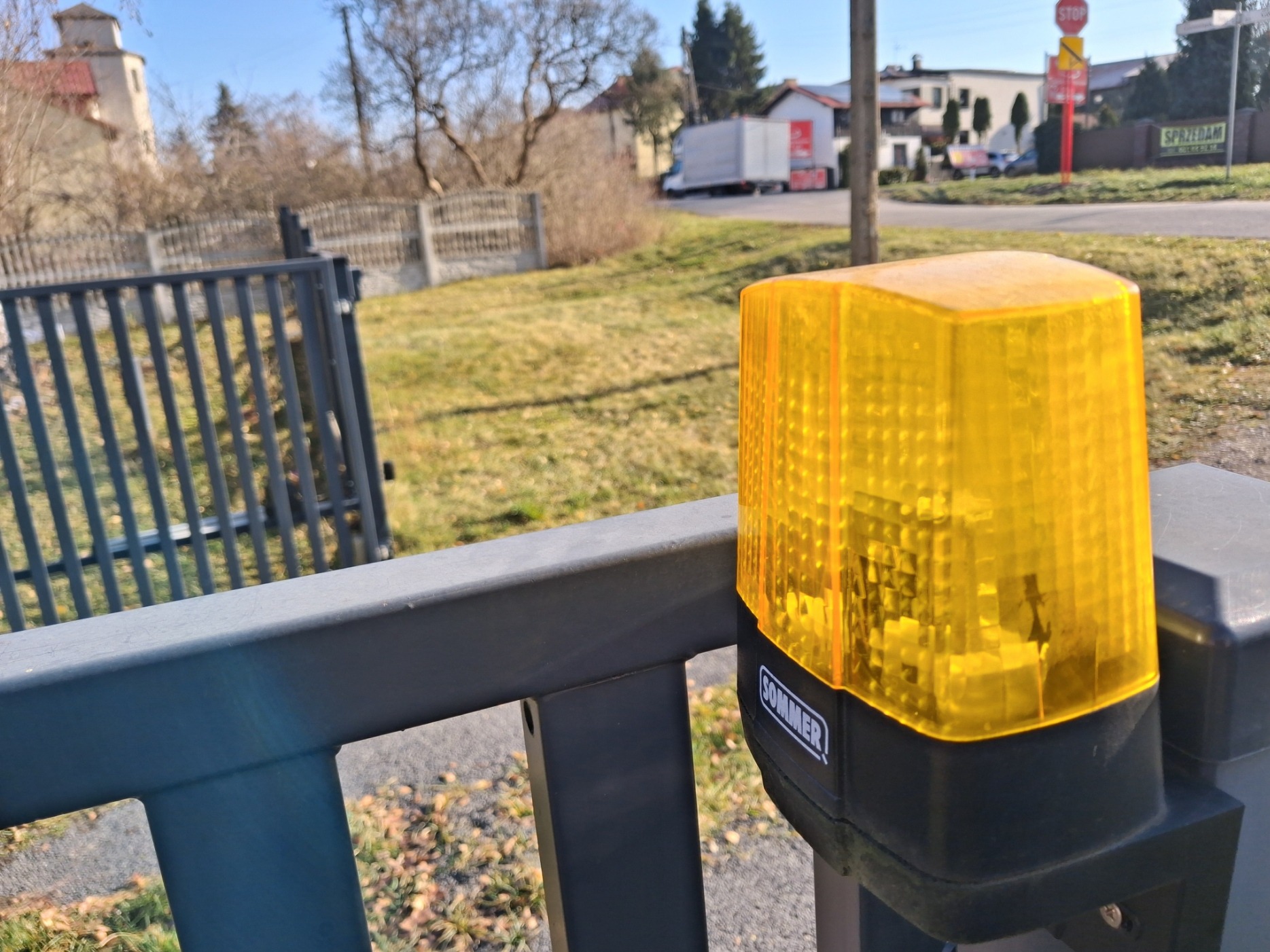 Automatyka bramy - instalacja wykonana 5 lat temu, działa bezawaryjnie.