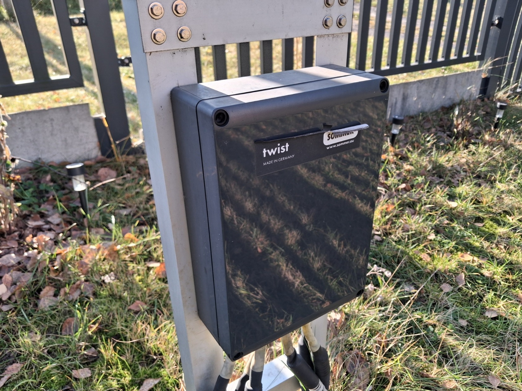 Automatyka bramy - skrzynka sterownicza.