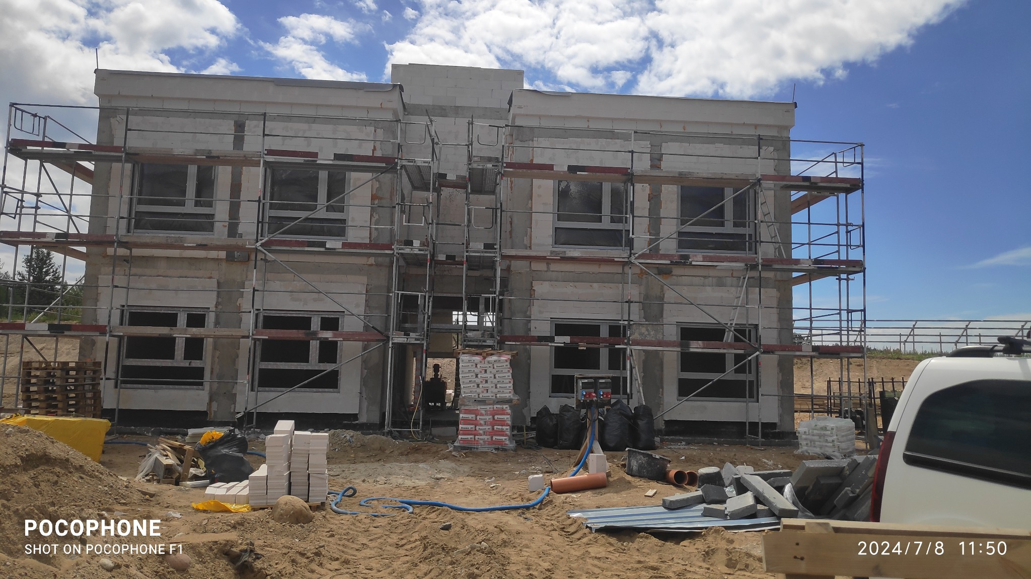 Tynki cementowo-wapienne w biurowcu dla GDDKiA w Mrągowie