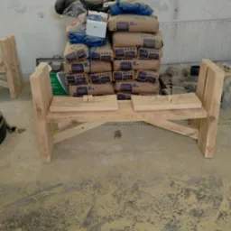 Ławka drewniana po oczyszczeniu