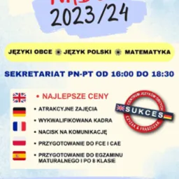 Plakat reklamowy szkoły językowej 'Sukces' z Kosciana, oferującej kursy językowe, przygotowanie do egzaminów i atrakcyjne zajęcia, z informacją o naborze na rok 2023/24 i danymi kontaktowymi.