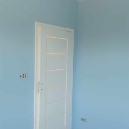 montaż drzwi i malowanie ścian