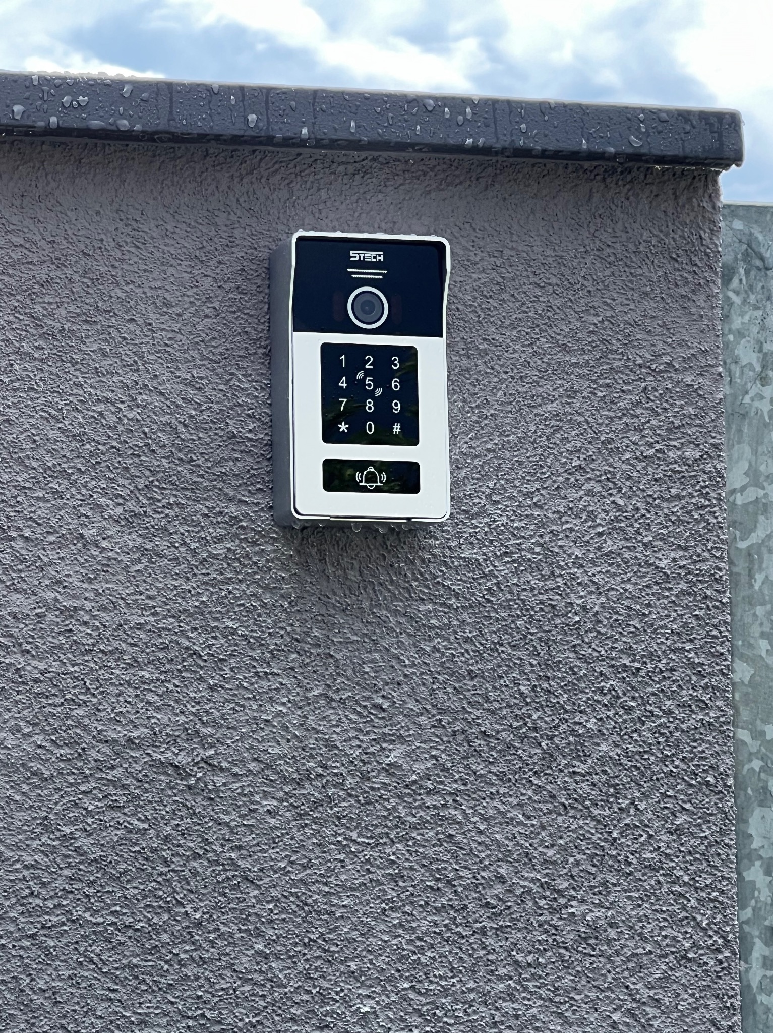 Videodomofon z powiadomieniem na telefon