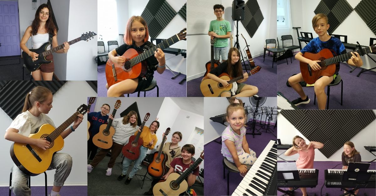 Mozaika zdjęć z zajęć muzycznych: dziewczyna z gitarą elektryczną, dzieci grające na gitarach klasycznych i keyboardach w salach z panelami akustycznymi.