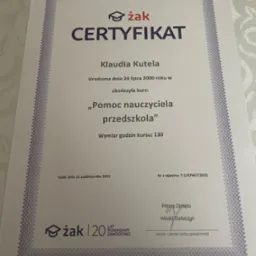 Certyfikat ukończenia kursu 'Pomoc nauczyciela przedszkola' dla Klaudii Kuteli, wydany przez Żak w Łodzi dnia 11 października 2022.