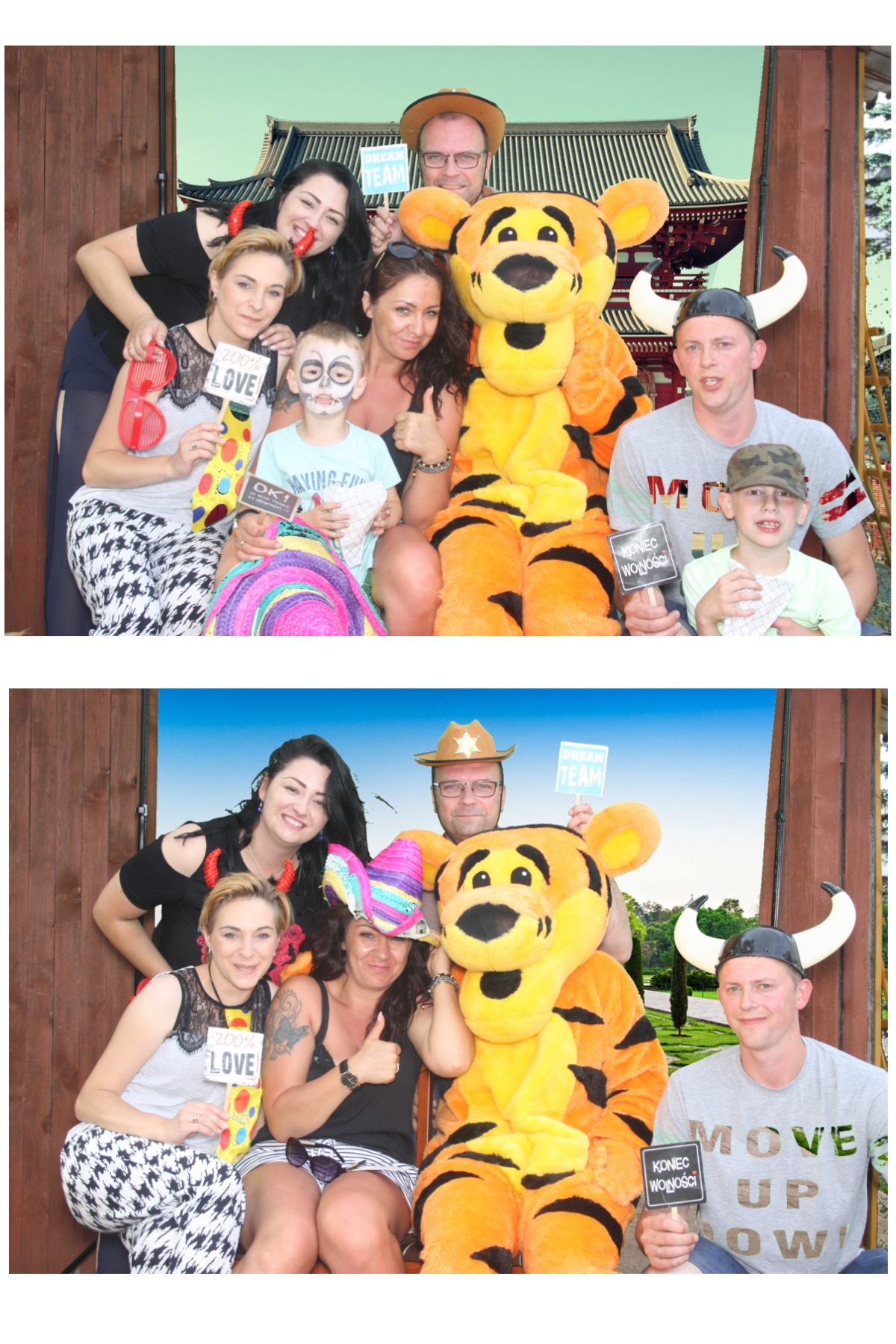 Grupa osób pozuje do zdjęcia w fotobudce z rekwizytami, w tym pluszowym tygrysem, kapeluszami i tabliczkami z napisami, na tle z japońską architekturą.