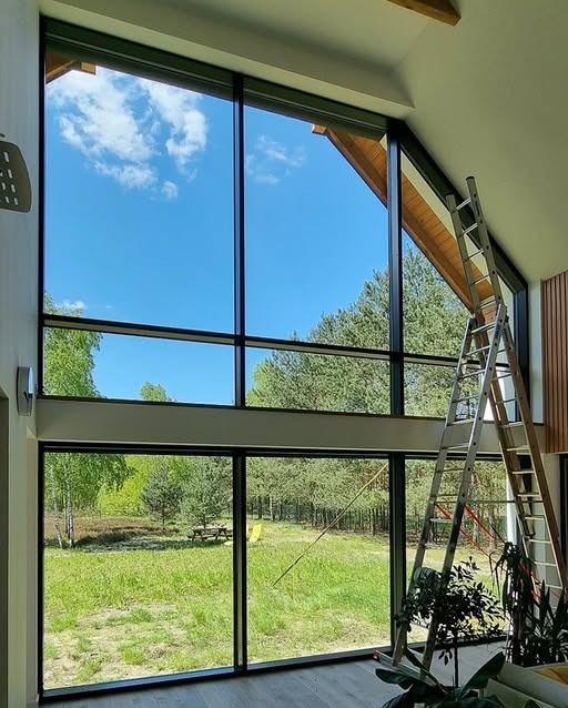 Jestem w stanie umyć ręcznie i dokładnie okna nawet na najwyższym poziomie :)