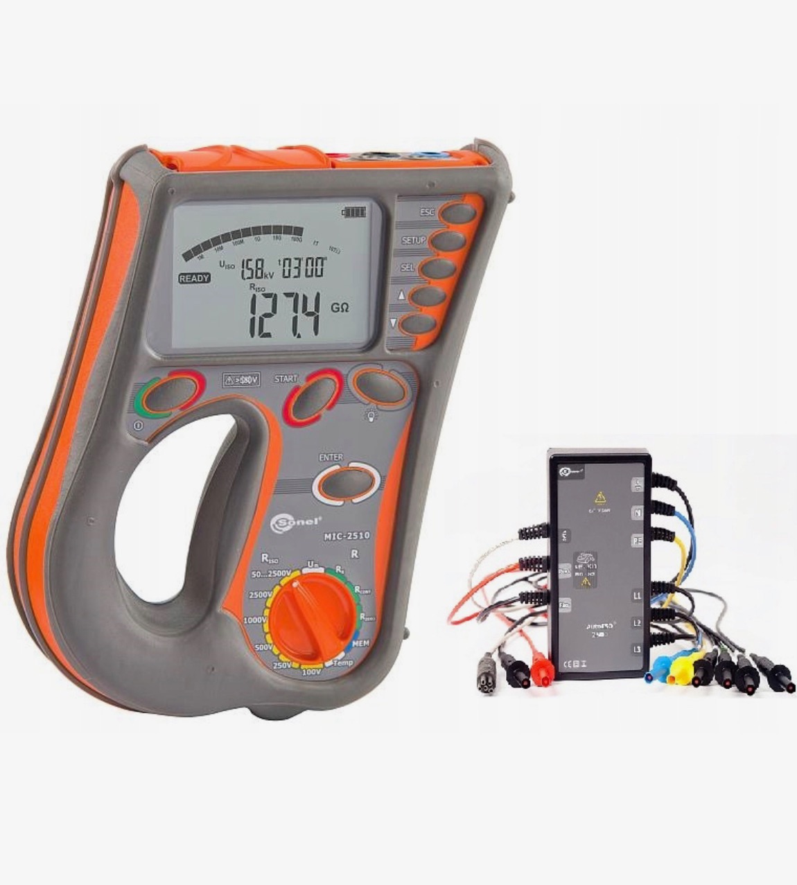 Miernik izolacji Sonel MIC-2510 z widocznym wyświetlaczem wskazującym 127.4 GΩ oraz modułem interfejsu z przewodami pomiarowymi na białym tle.