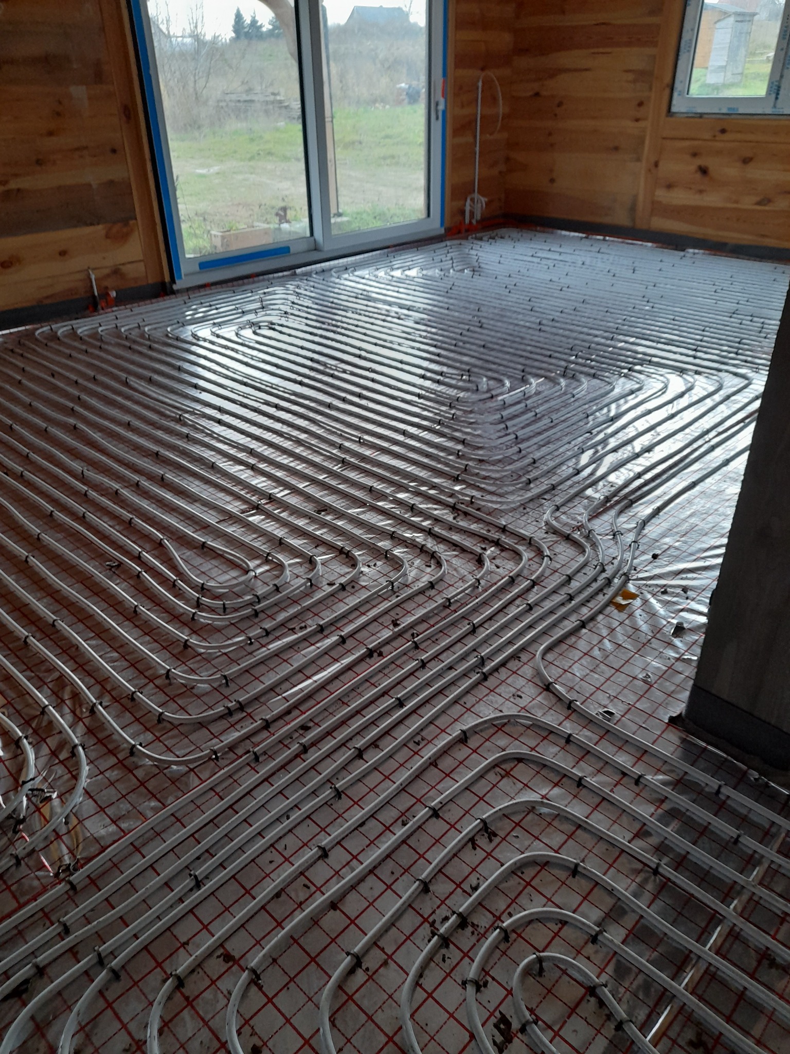 Ogrzewanie podłogowe w domu z bala.