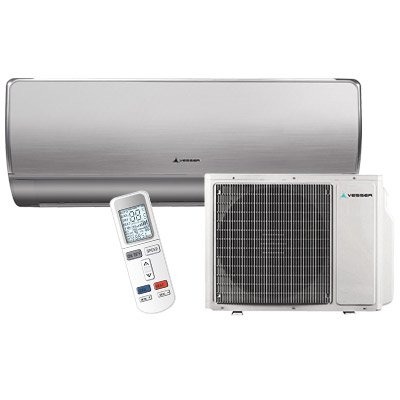 Srebrny klimatyzator ścienny z jednostką zewnętrzną i pilotem, widoczny wyświetlacz pilota wskazujący 88 stopni.