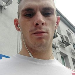 Witam mam na imię konrad jestem z raciborza mam 26 lat potrafię pożyć gładzie malowanie pomieszczeń położyć panele podłogowe 