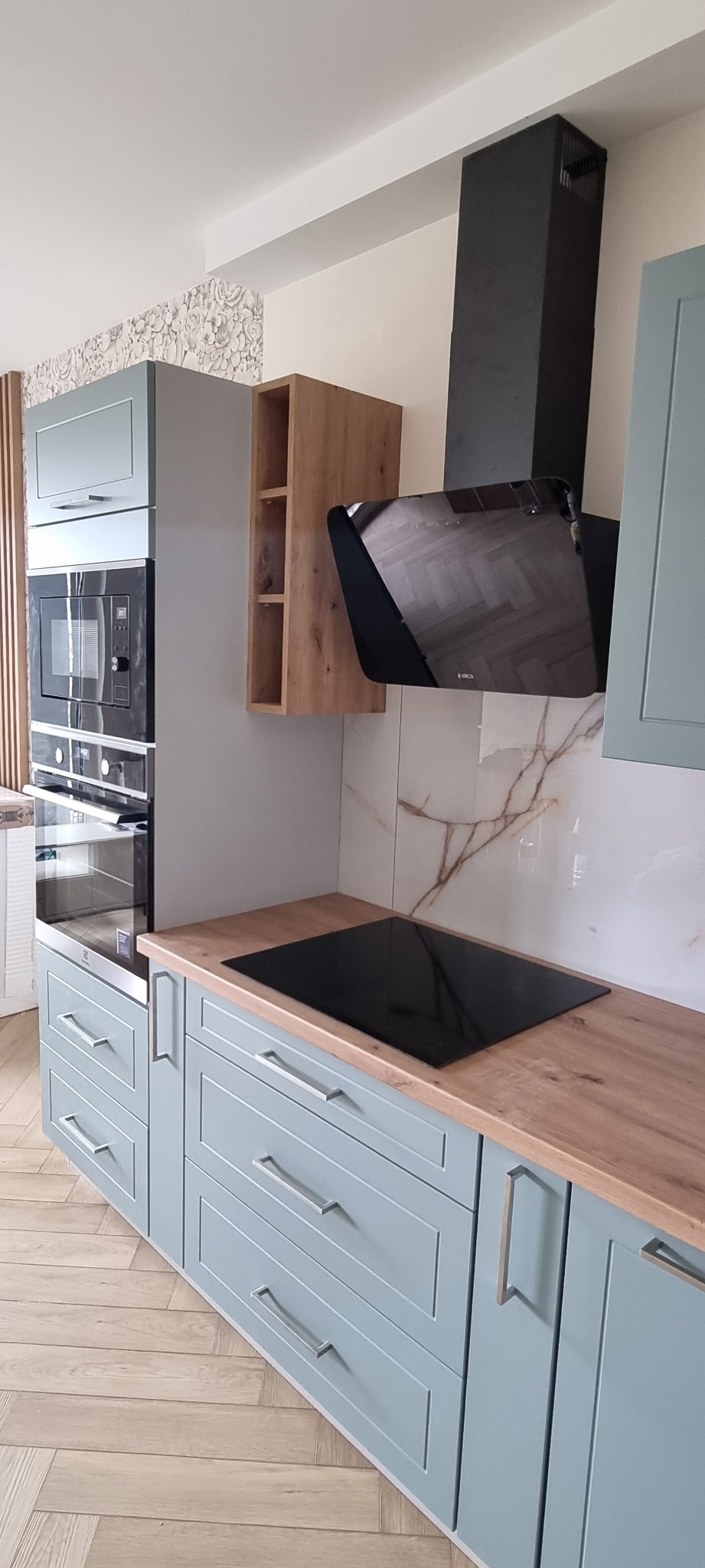 Montaż kuchni, remont łazienki, tapetowanie, wykładziny itd