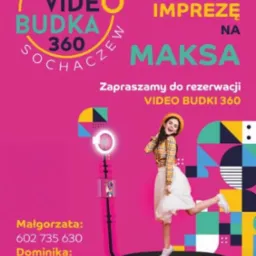 Plakat reklamowy video budki 360 z dziewczyną pozującą na platformie, z tekstem zachęcającym do rezerwacji na imprezy.