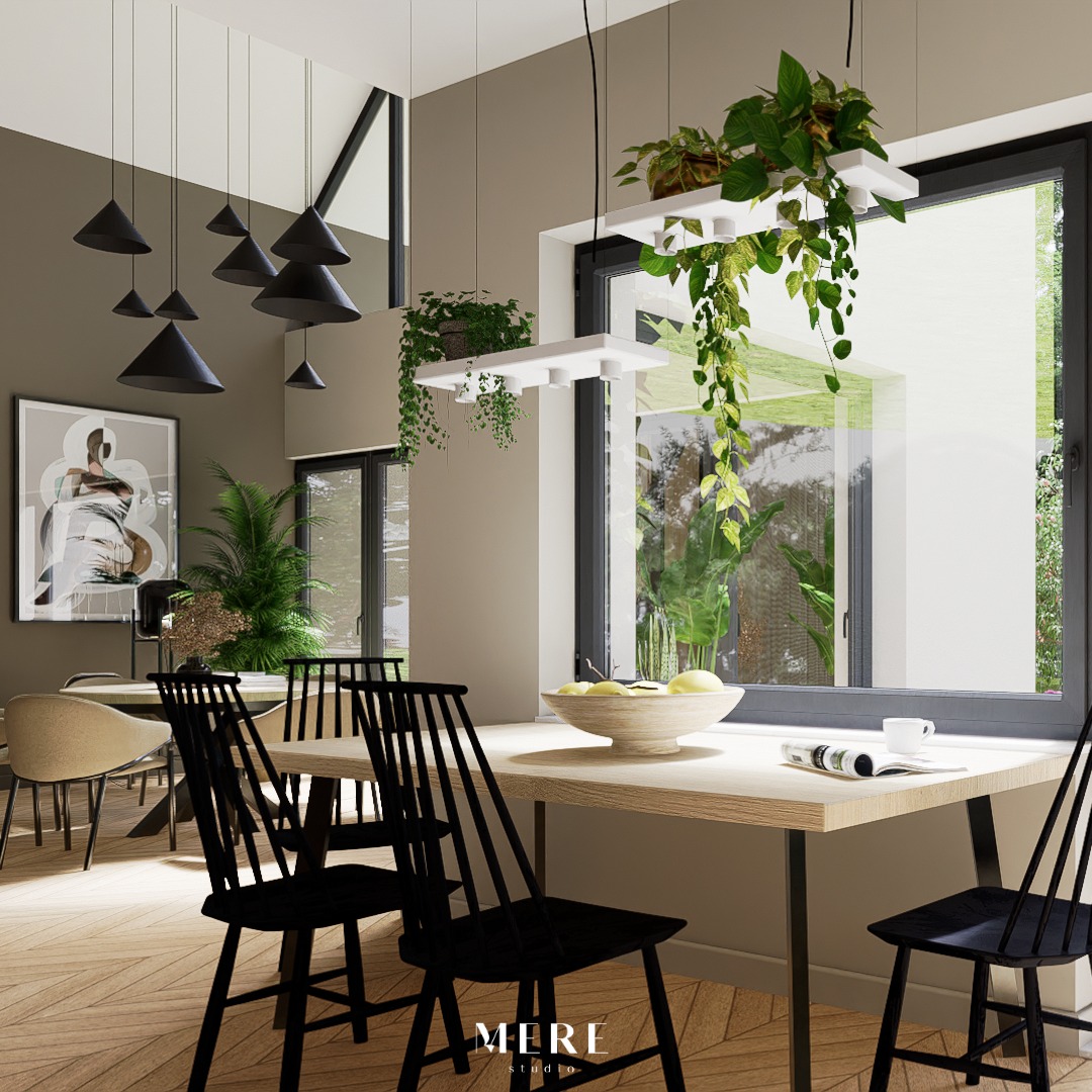 Wizualizacja jasnej jadalni z drewnianym stołem, czarnymi krzesłami, wiszącymi lampami w kształcie stożków, półkami z roślinami i dużym oknem z widokiem na zieleń.