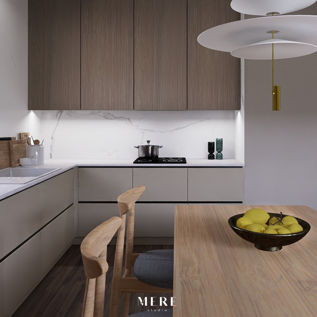 Wizualizacja nowoczesnej kuchni z drewnianymi szafkami, marmurowym backsplash, minimalistycznym oświetleniem i stołem z owocami w czarnej misie.