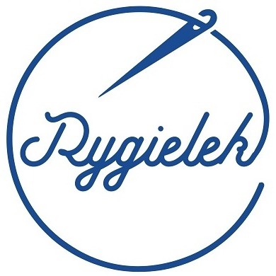 Niebieskie logo firmy z nazwą 'Rygielek' w ozdobnym kroju pisma, z igłą wkomponowaną w okrąg.