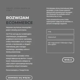 Strona internetowa prostownet.pl z tekstem 'Rozwijam Ecommerce', prezentująca ofertę doradcy ecommerce Mariusza Krawczyńskiego, z formularzem kontaktowym.