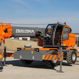 Projekt wzorniczy samojezdnego żurawia terenowego dla firmy ZBUD. Projekt obejmował opracowanie sylwetki podwozia, osłon przedziału silnika, kabiny opreratora, panelu sterowniczego.