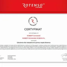 Skan certyfikatu ukończenia szkolenia dla instalatorów pomp ciepła Rotenso, z logo firmy, imieniem i nazwiskiem uczestnika, datą szkolenia i ważności certyfikatu oraz podpisem Kierownika działu...