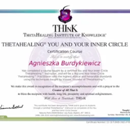 Certyfikat ukończenia kursu ThetaHealing 'You and Your Inner Circle' dla Agnieszki Burdykiewicz, wydany przez ThetaHealing Institute of Knowledge, z podpisem Vianny Stibal i datą 28 listopada 2021.