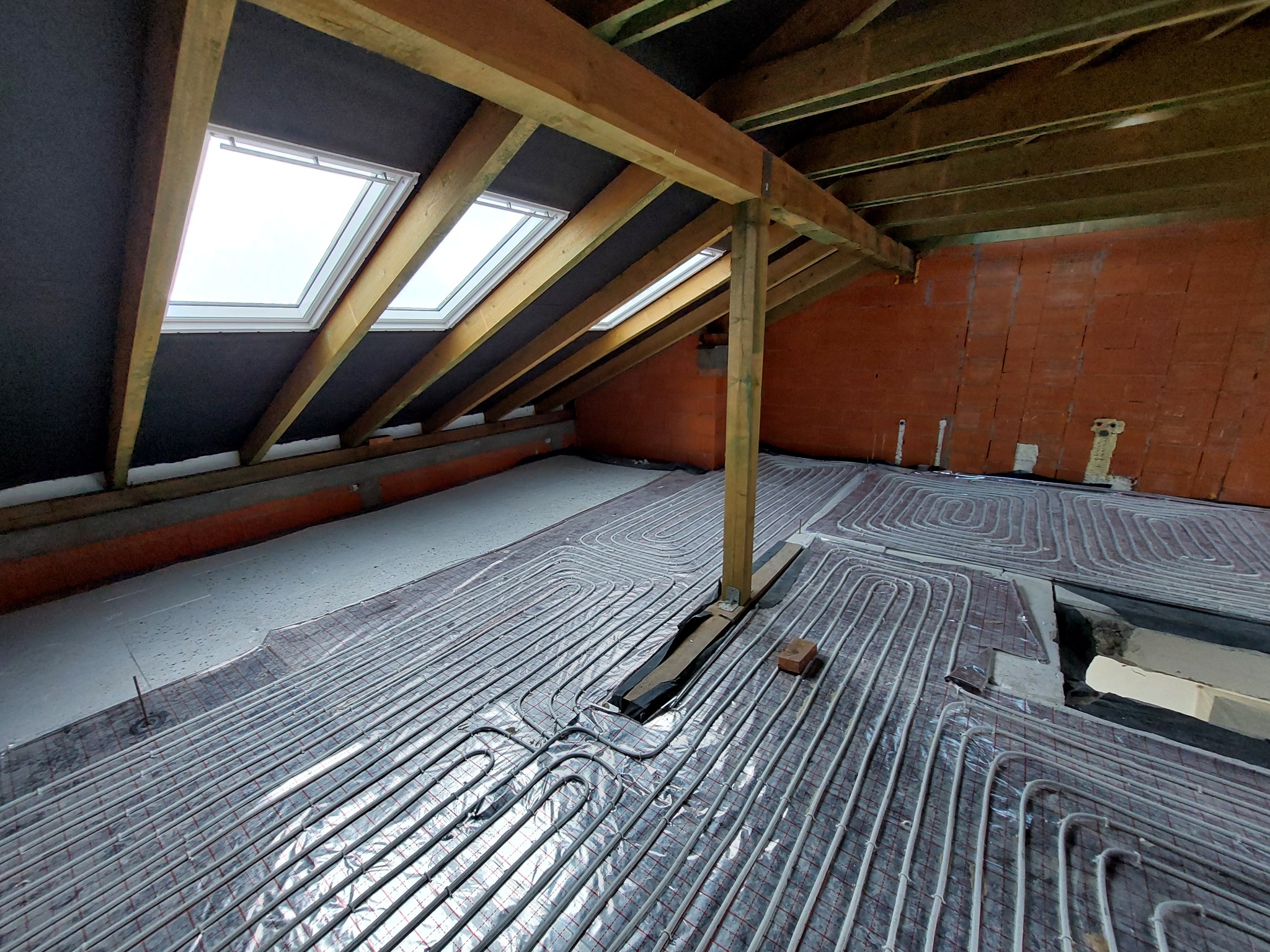 Poddasze przed rozpoczęciem robót