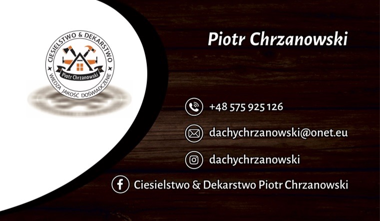 Wizytówka firmy dekarskiej i ciesielskiej Piotr Chrzanowski z logo przedstawiającym skrzyżowane narzędzia ciesielskie na tle domu, numer telefonu, adres e-mail i odnośnik do profilu na Facebooku...