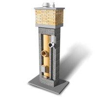 Przekrój pionowy komina systemowego z ceglaną obudową, widoczne warstwy izolacji i rury odprowadzające spaliny, na szarym tle.