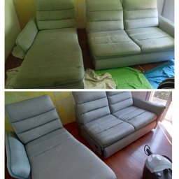 Logo sprzedawcy iTaniePranie - Pranie tapicerki Jastrzębie-Zdrój - Dwu-częściowy zestaw wypoczynkowy: porównanie stanu przed i po czyszczeniu, z widocznym odkurzaczem do tapicerki na parkiecie.