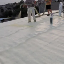 Uszczelnienie i docieplenie dachu pianą zamknięto komórkową