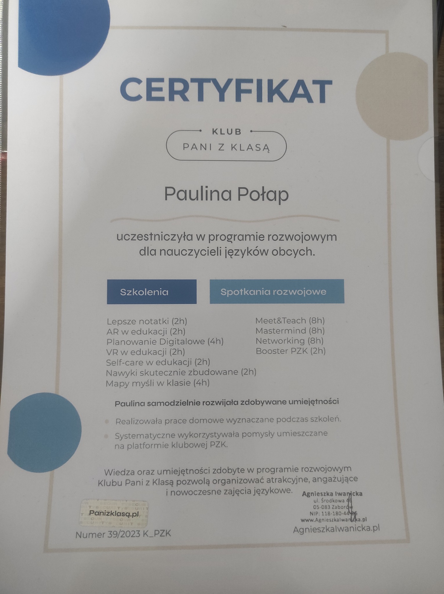 Certyfikat ukończenia programu rozwojowego dla nauczycieli języków obcych, wydany przez Klub Pani z Klasą, z wyszczególnionymi szkoleniami i spotkaniami rozwojowymi oraz informacją o samodzielnym...