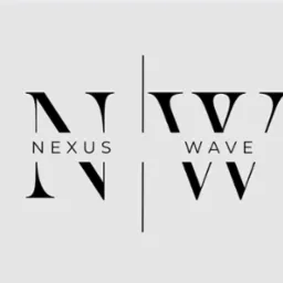 Eleganckie logo Nexus Wave z symetrycznie ułożonymi literami N i W w czerni na jasnoszarym tle, rozdzielone pionową linią.