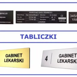 Zestaw tabliczek informacyjnych i znamionowych z Płocka, w tym tabliczki z napisem 'Gabinet Lekarski' w kolorze złotym i srebrnym oraz tabliczki opisujące parametry techniczne urządzeń.