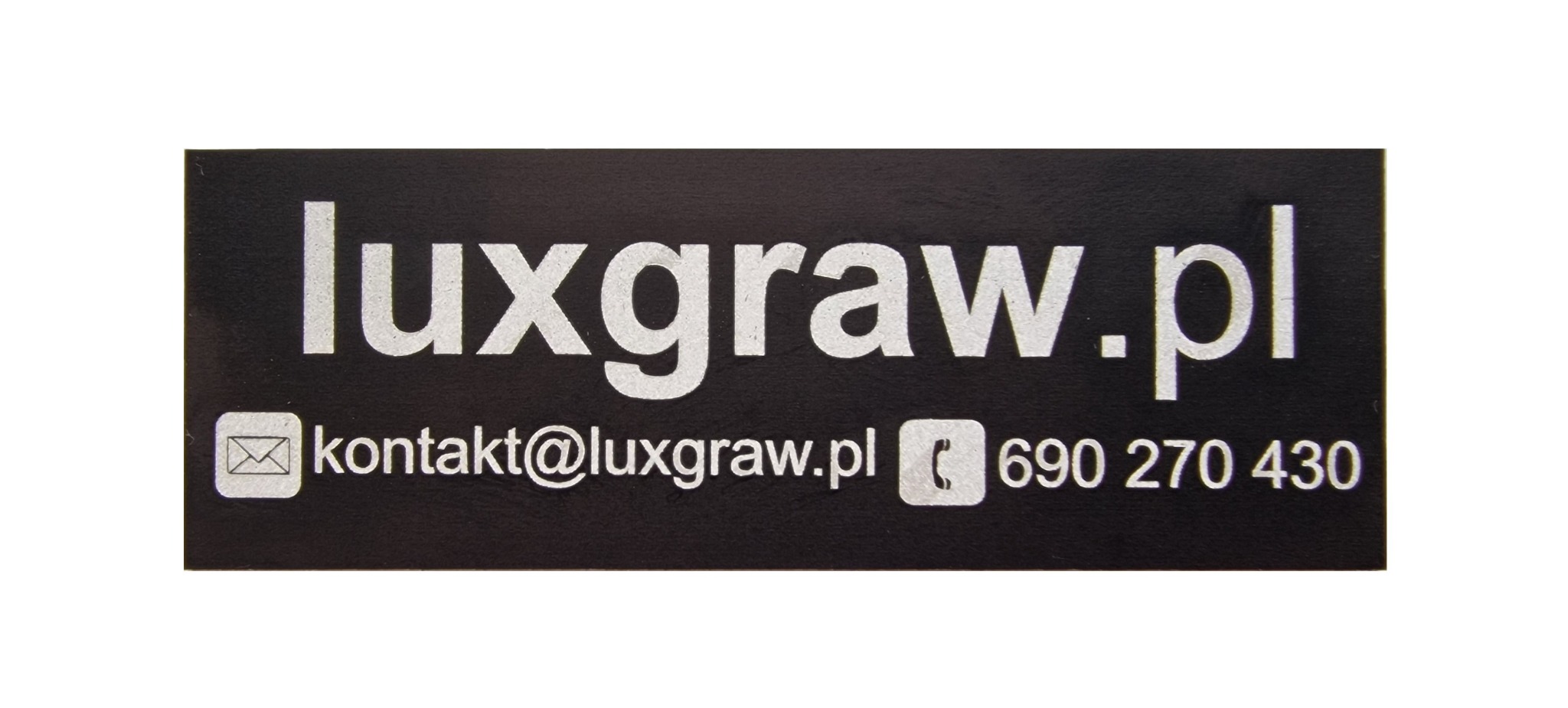 Czarna wizytówka z białym, metalicznym nadrukiem: luxgraw.pl, kontakt@luxgraw.pl, telefon 690 270 430.