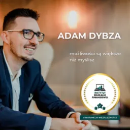 Portret uśmiechniętego mężczyzny w okularach i marynarce, obok logo Instytutu Edukacji Finansowej z hasłem 'Gwarancja Niezależności' i tekstem 'możliwości są większe niż myślisz'.