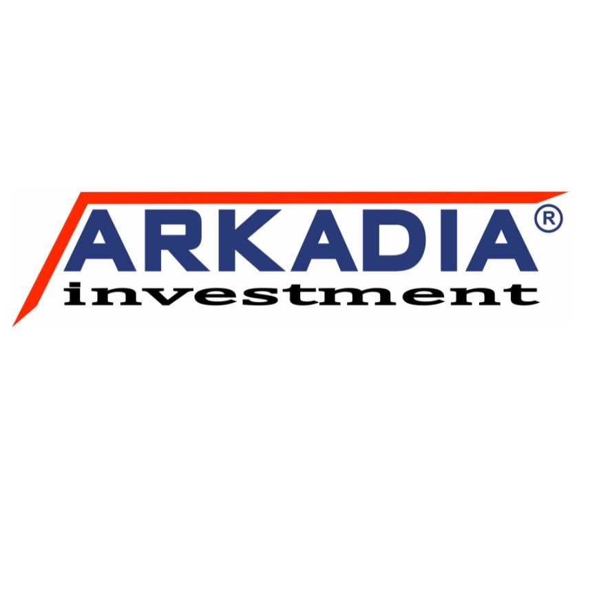 Logo firmy Arkadia Investment z czerwonym akcentem graficznym nad nazwą i niebieskim napisem na białym tle.