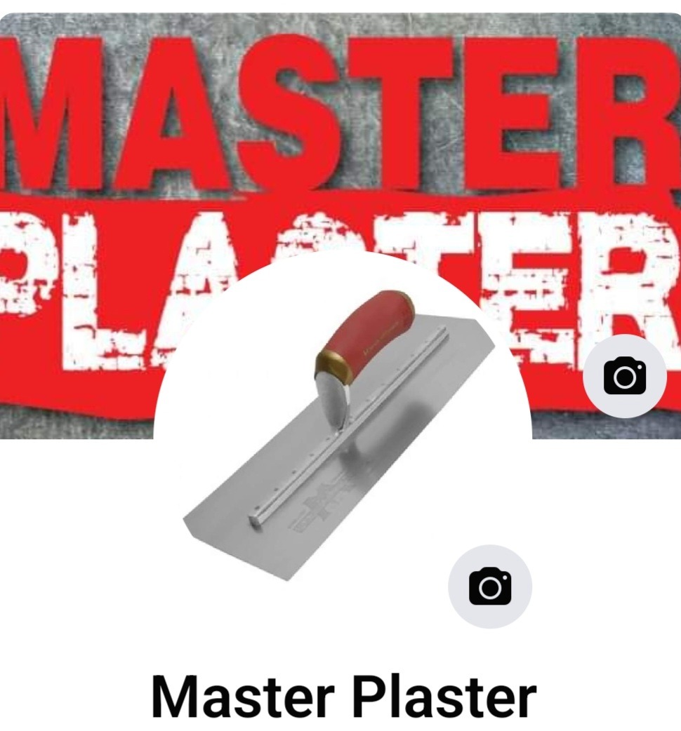 Szpachla z czerwoną rączką na tle logo firmy Master Plaster w czerwono-białych barwach.