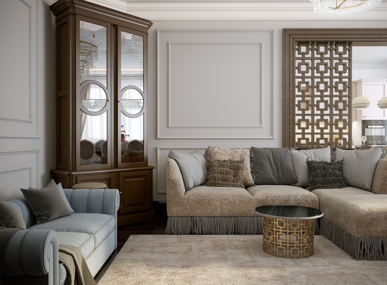 Elegancki salon z dekoracyjną sztukaterią ścienną, beżową sofą z poduszkami, przeszkloną witryną i stolikiem kawowym o ażurowej podstawie.