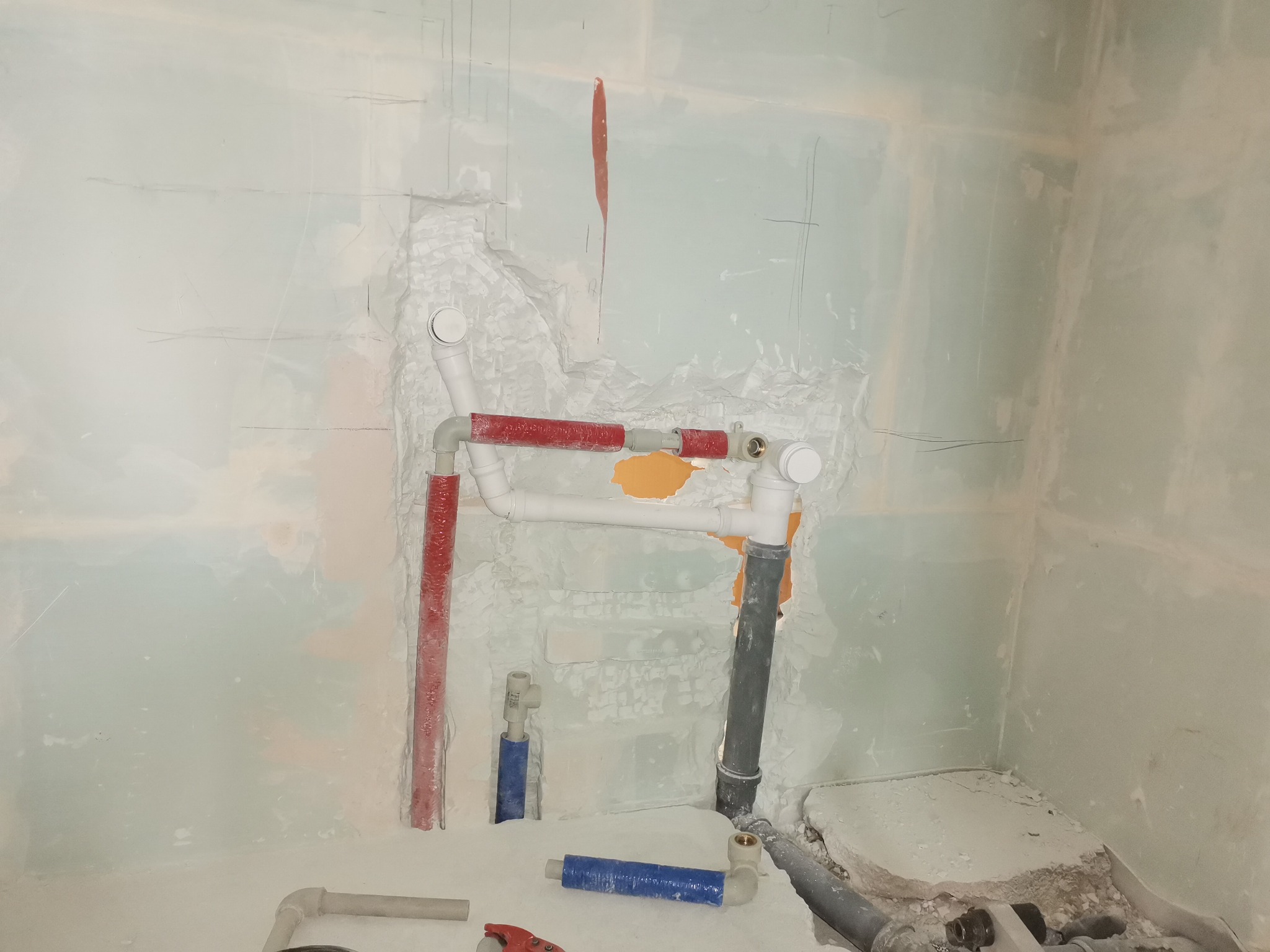 Specjalne zamówienie, ustawienie rur pod komodę i pralkę, oczywiście na komodzie miska zlewozmywak owa bedzie