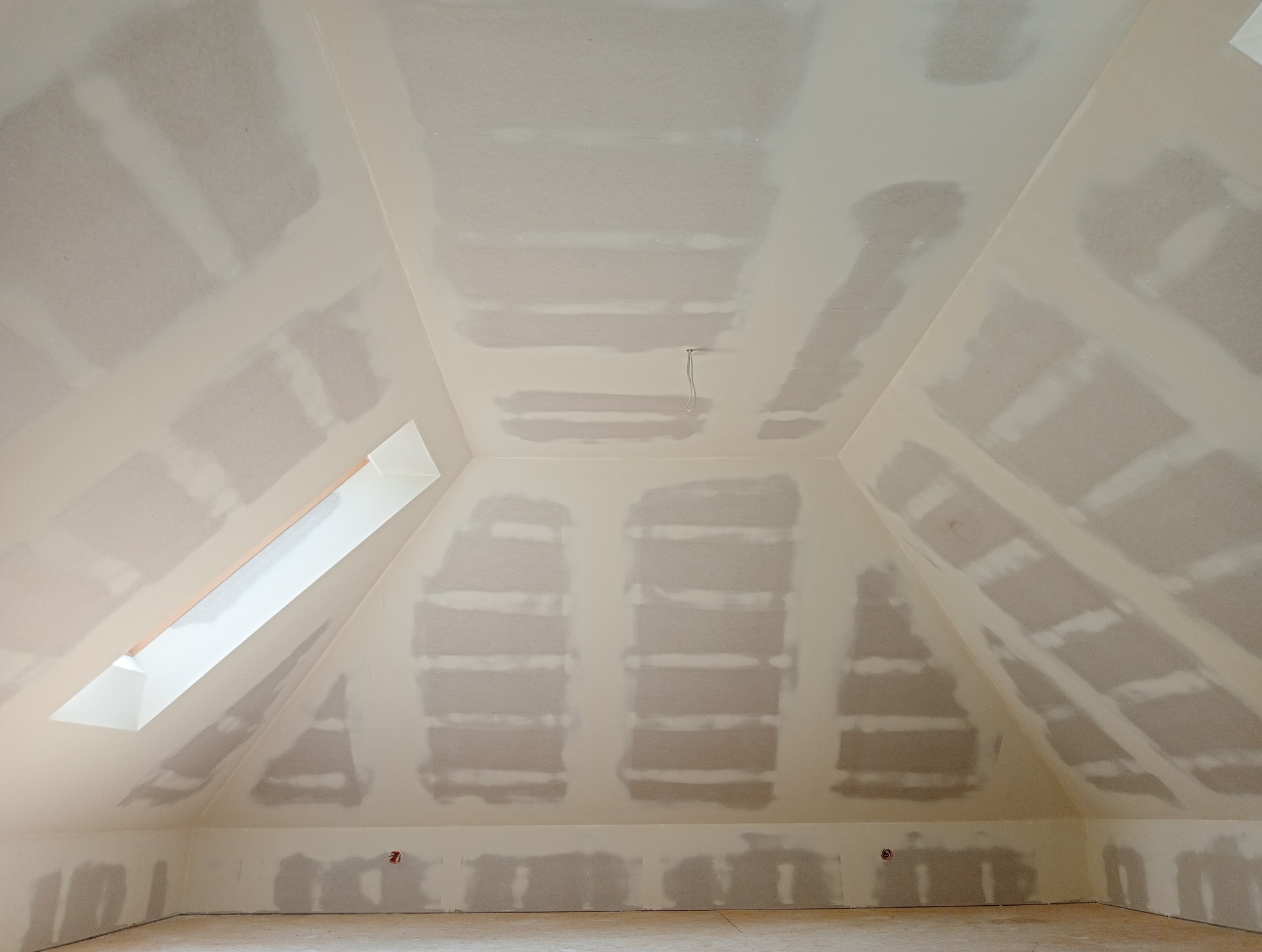 Zabudowy poddaszy w systemie suchej zabudowy.