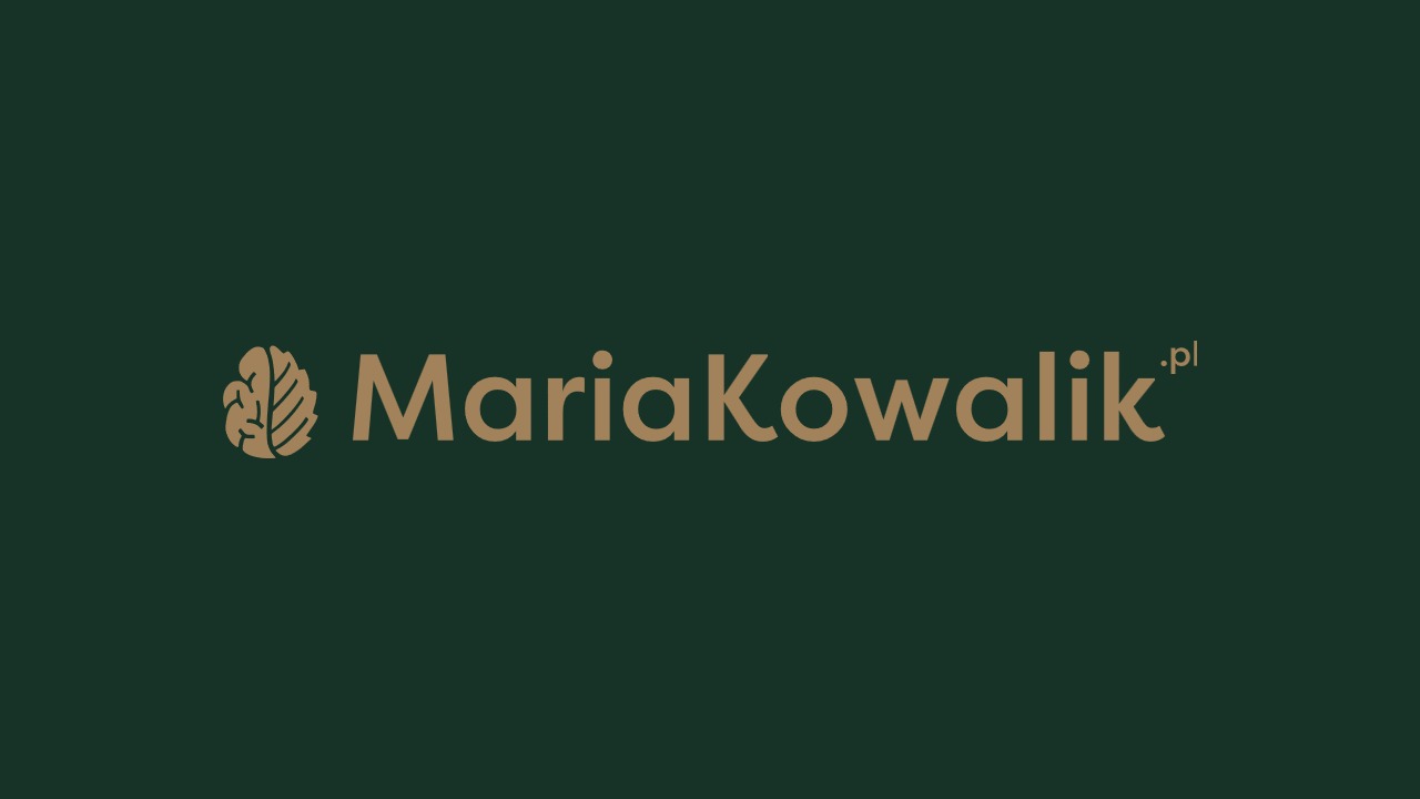 Minimalistyczne logo z nazwą 'MariaKowalik.pl' w kolorze złotym i symbolem liścia/mózgu na ciemnozielonym tle.